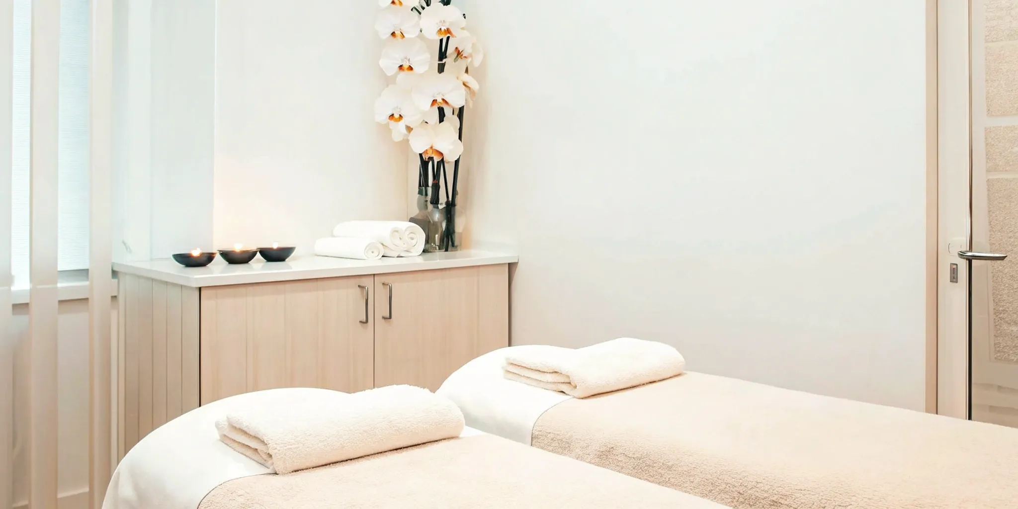 A modern treatment room for body contouring in Dallas.