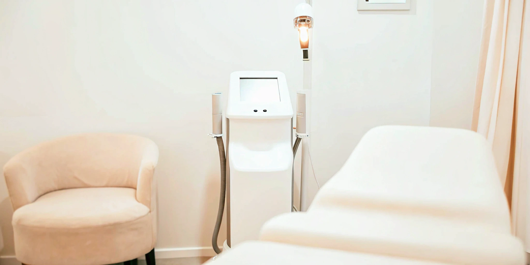 UltraShape machine for non-surgical body contouring at a medspa in Dallas.