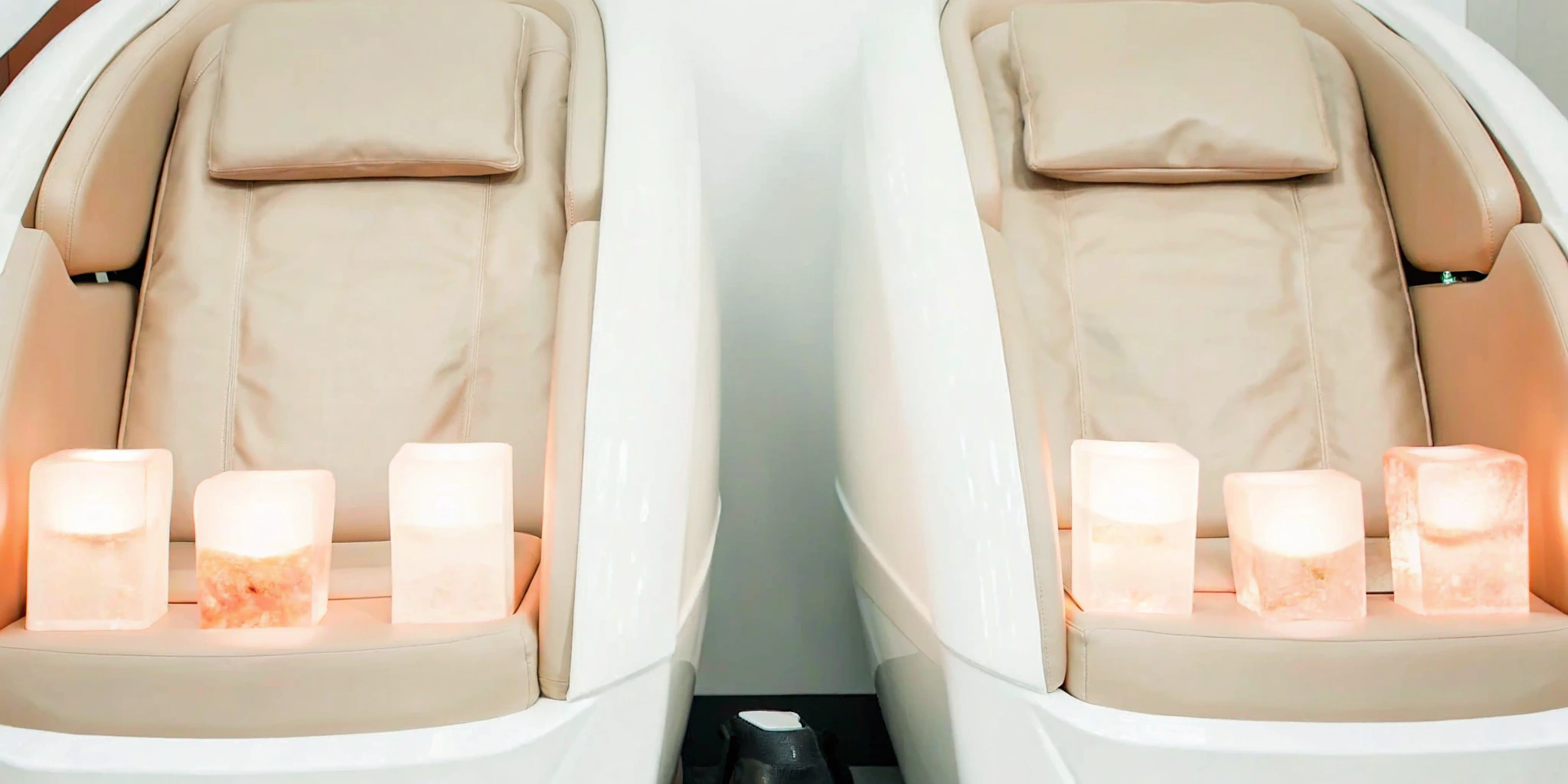 Modern Dallas clinic setting for Emsculpt vs Coolsculpting comparison.