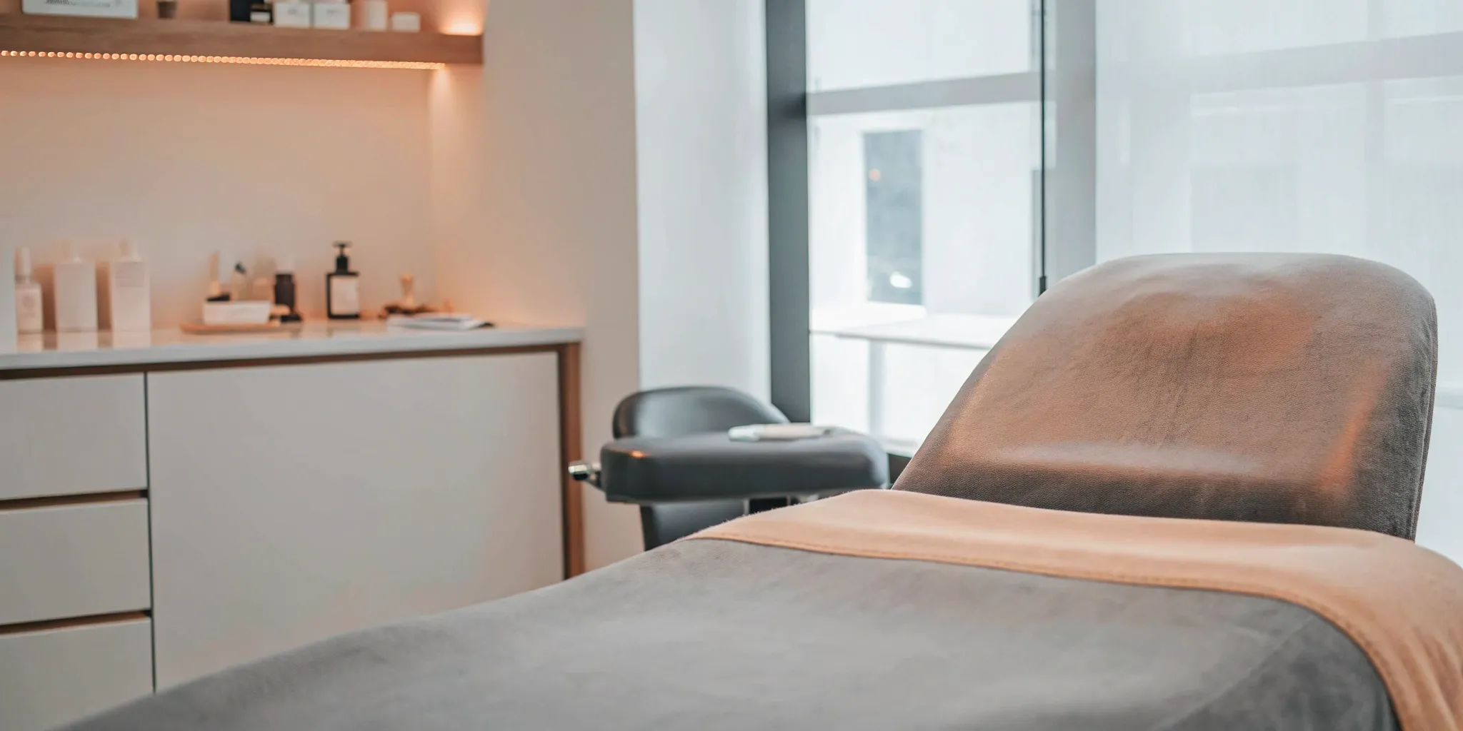 Plano tattoo removal clinic interior with modern treatment bed.