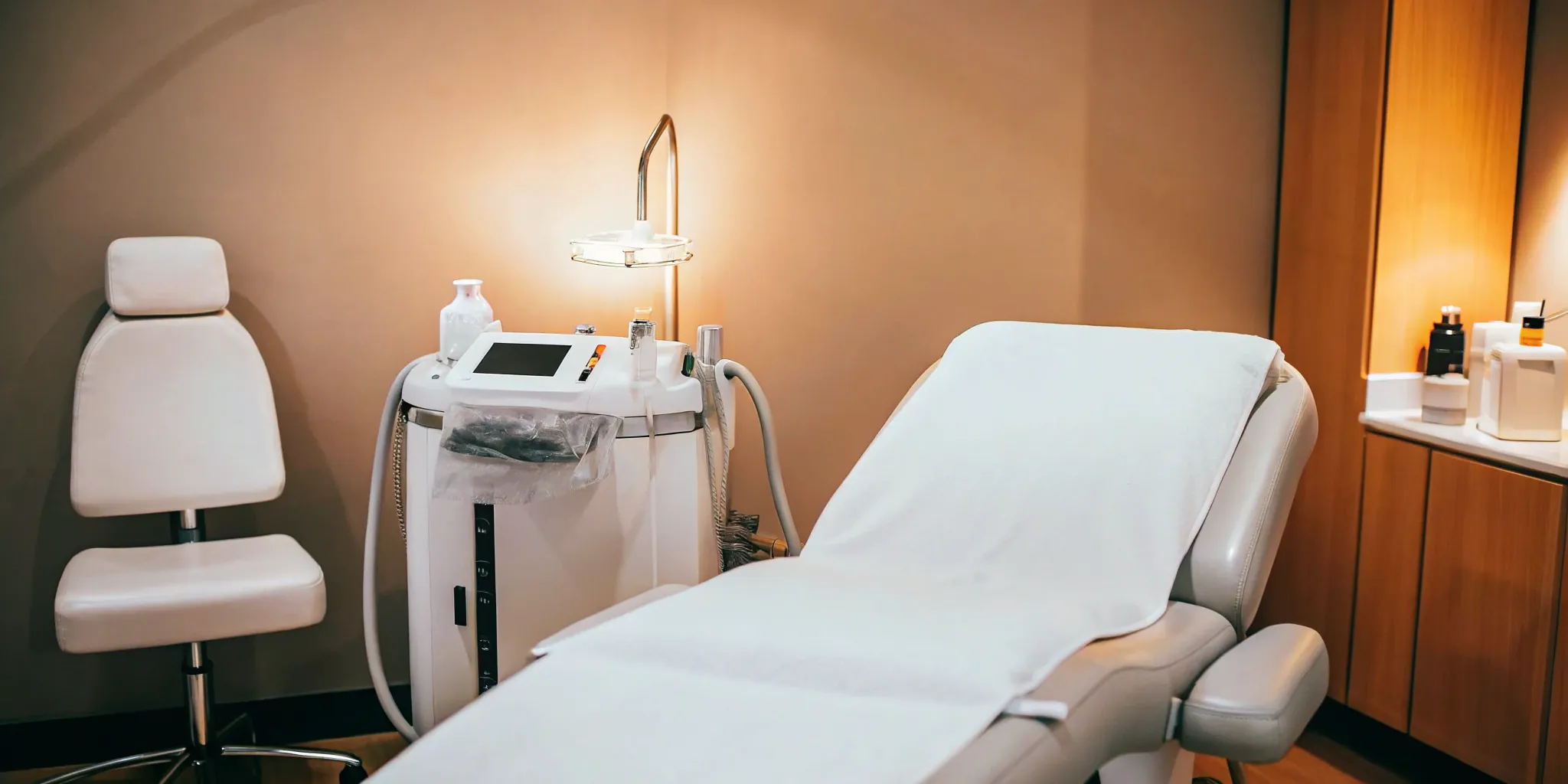 Tatto removal laser equipment in clinic.