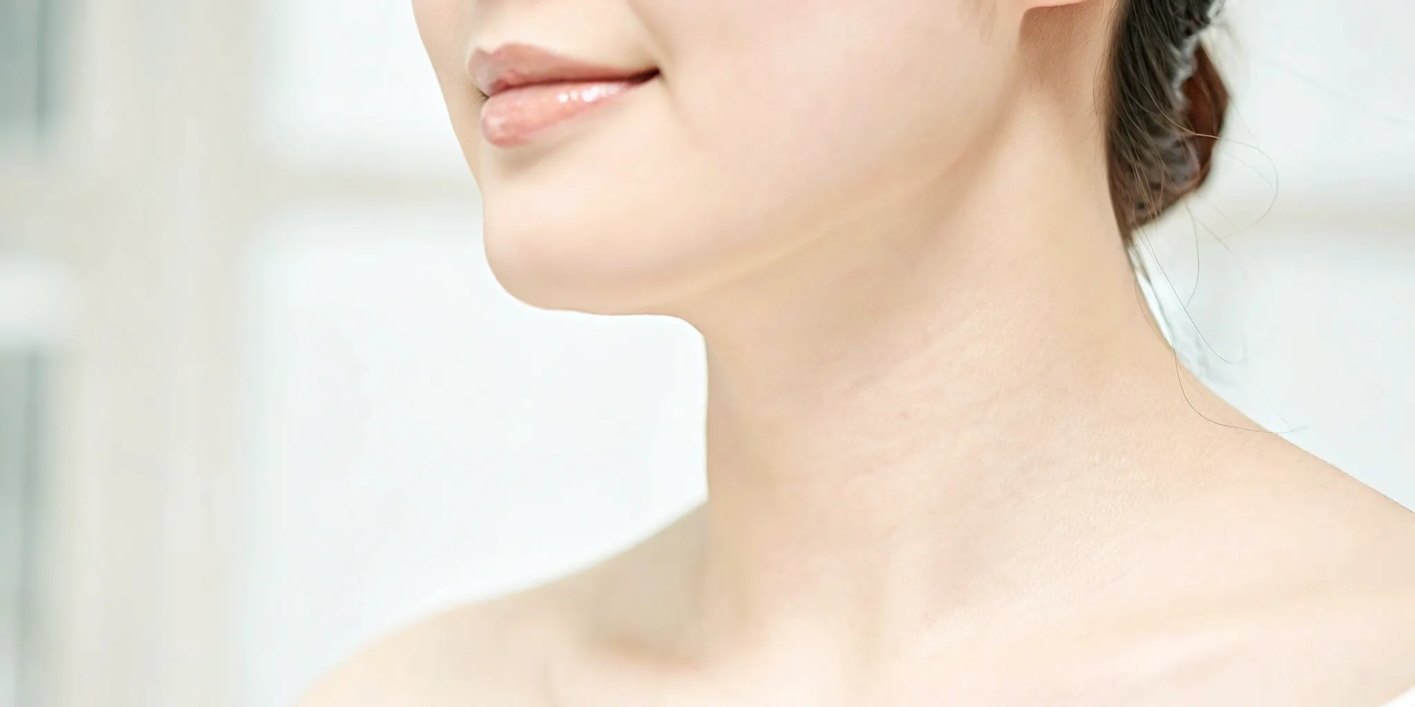 Defined jawline showcasing tightened, smooth skin.