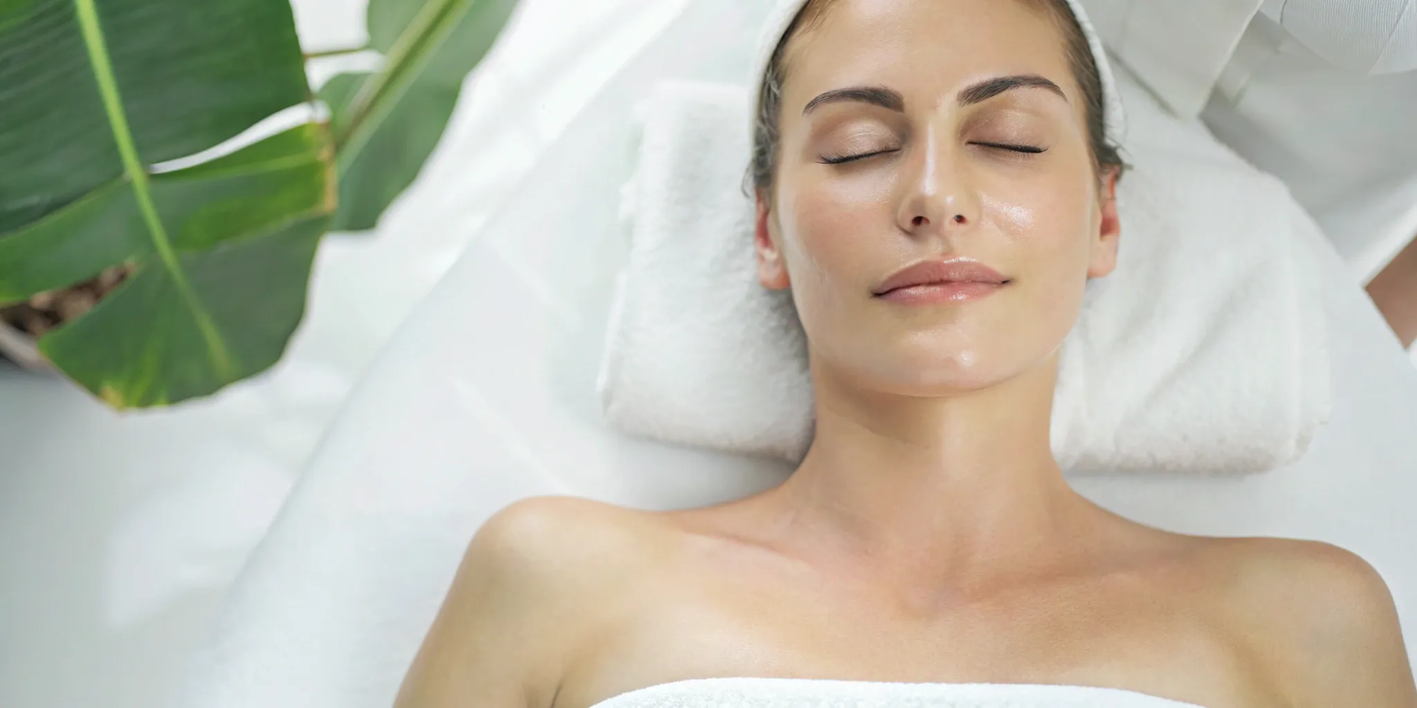 Woman receiving a photofacial light therapy treatment from a clinician for rosacea.