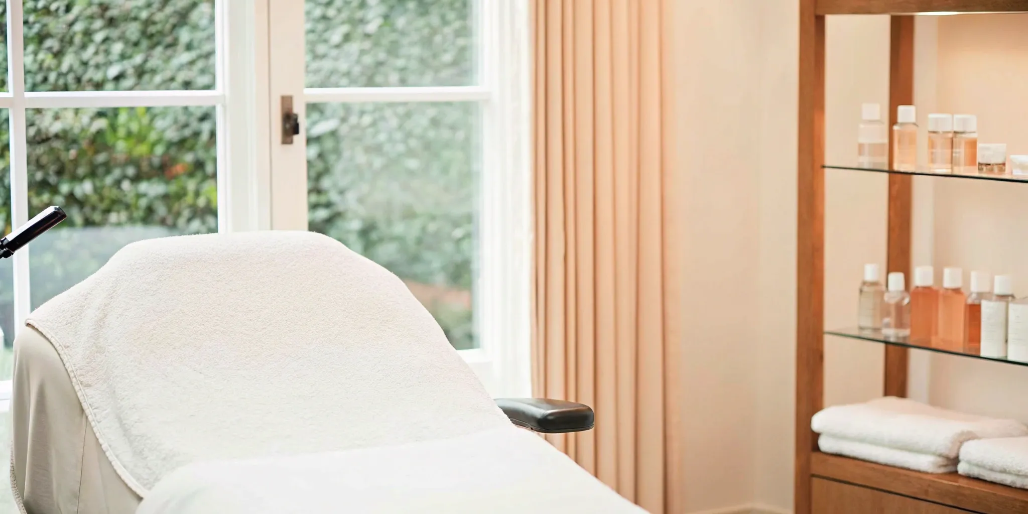 A Dallas medspa room set up for a HydraFacial treatment.